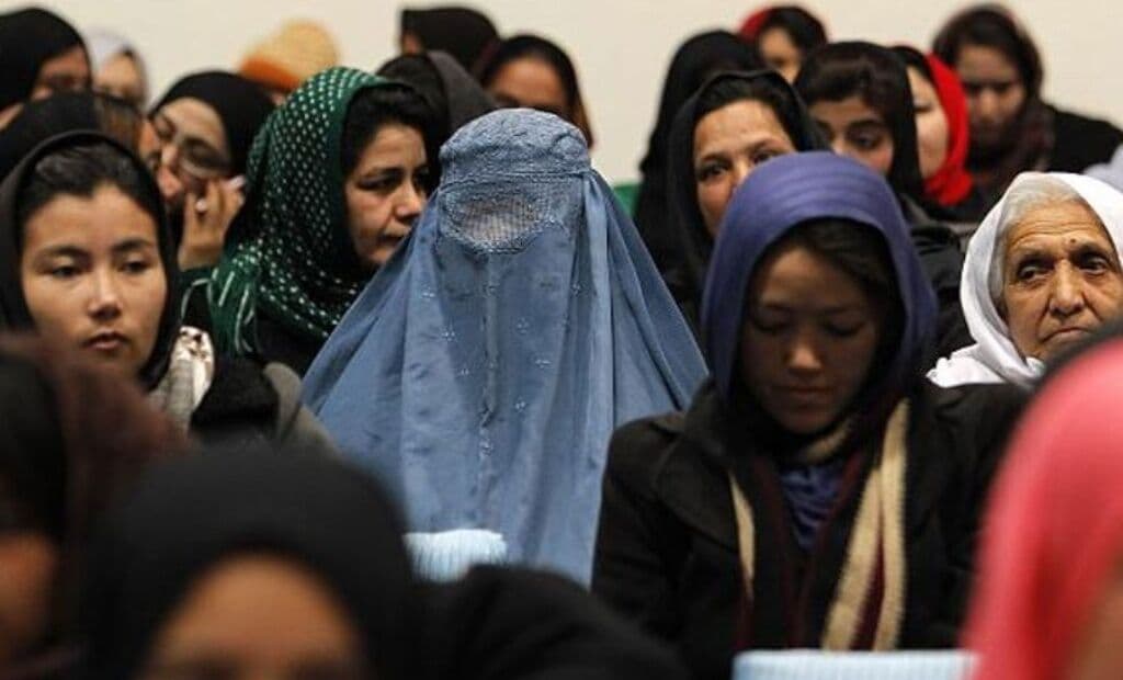 اهمیت آموزش استفاده درست از تلفونهای هوشمند و اینترنت